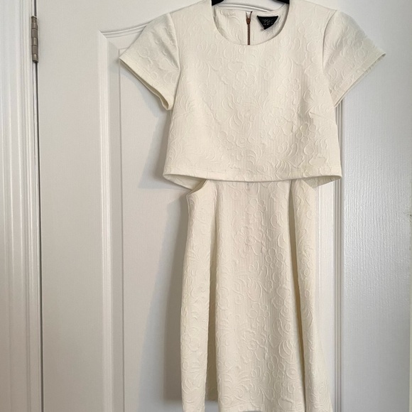 Top shop white dress, small cut outs on each side. - Picture 1 of 2